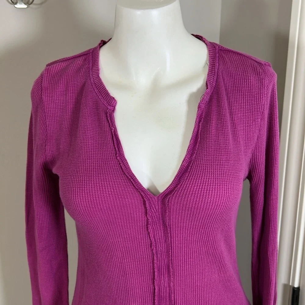 Anthropologie Pilcro Thermal Waffle Knit Split Hem Top in Raspberry Sz XS NEW